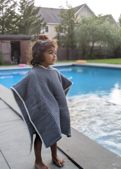 ORGANIC WAFFLE HOODED PONCHO TOWEL SET - GREY