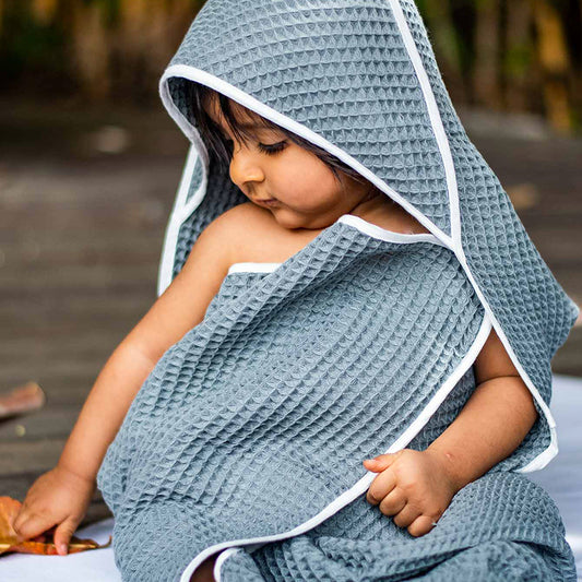 ORGANIC WAFFLE HOODED TOWEL SET - GREY